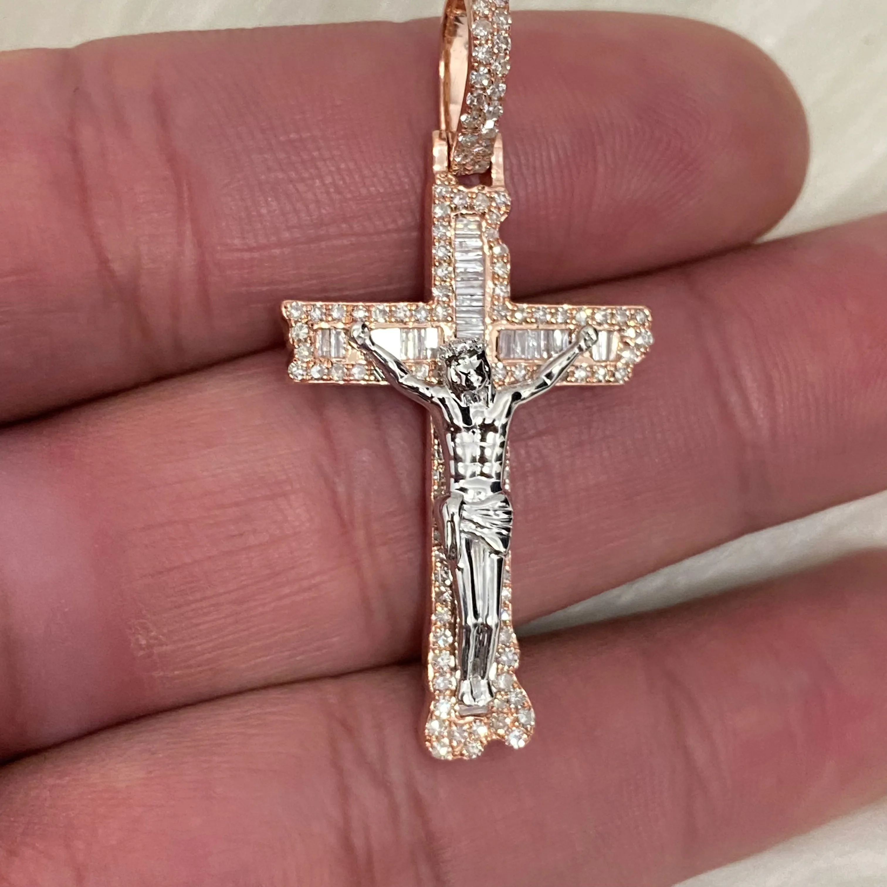10K Rose-White Gold Diamond Crusifix Pendant 1Ct Dia / 5.4gr / 1.5in