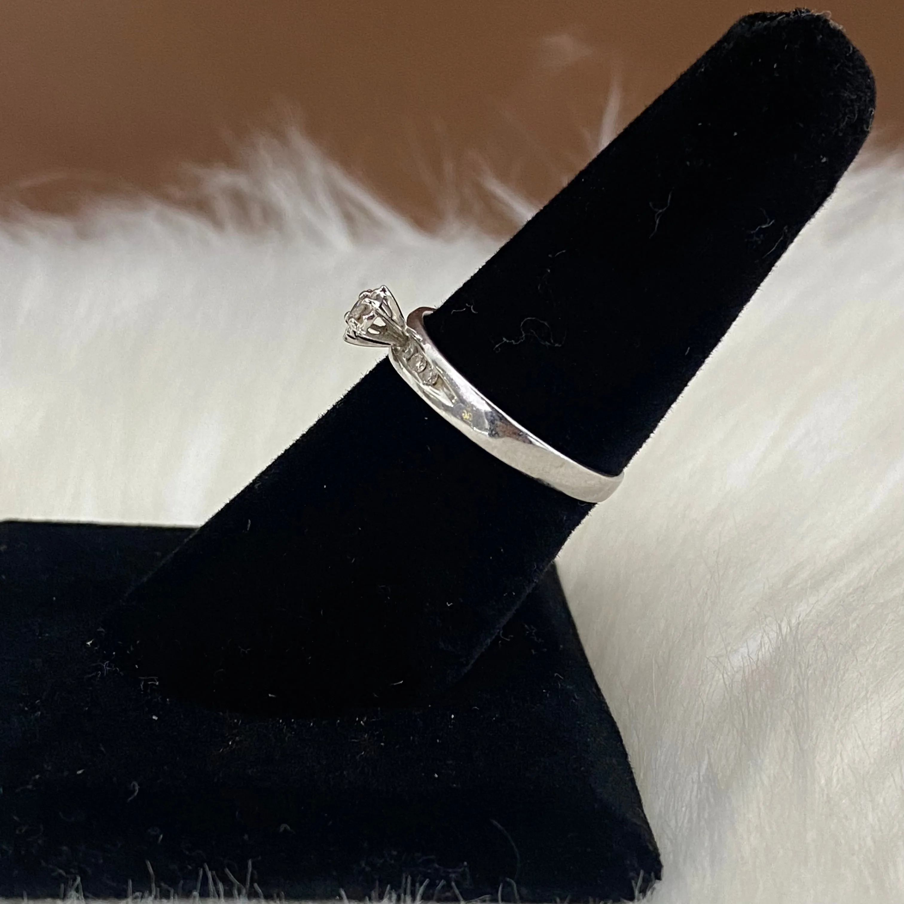 10K White Gold Diamond Fashion Wedding Ring Ct Dia / 2gr / Size 7