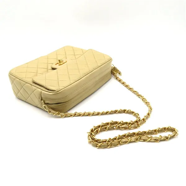 Chanel CC Matelasse Camera Bag  Leather Crossbody Bag in Excellent condition