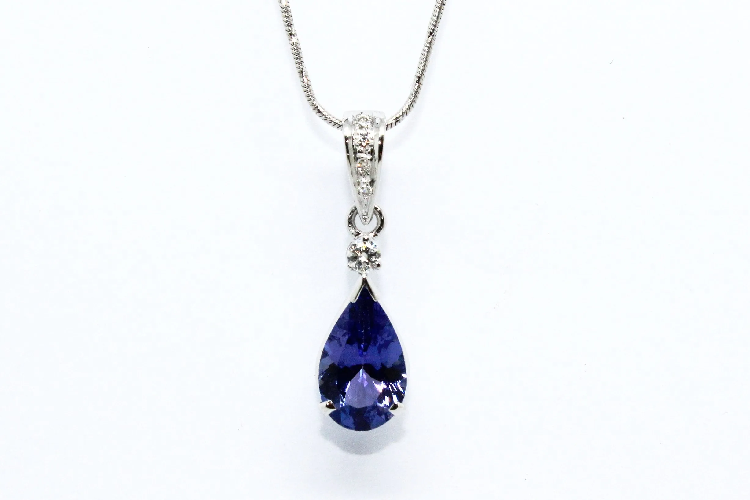 Pear-Shape Tanzanite and Diamond Pendant ad no.1652