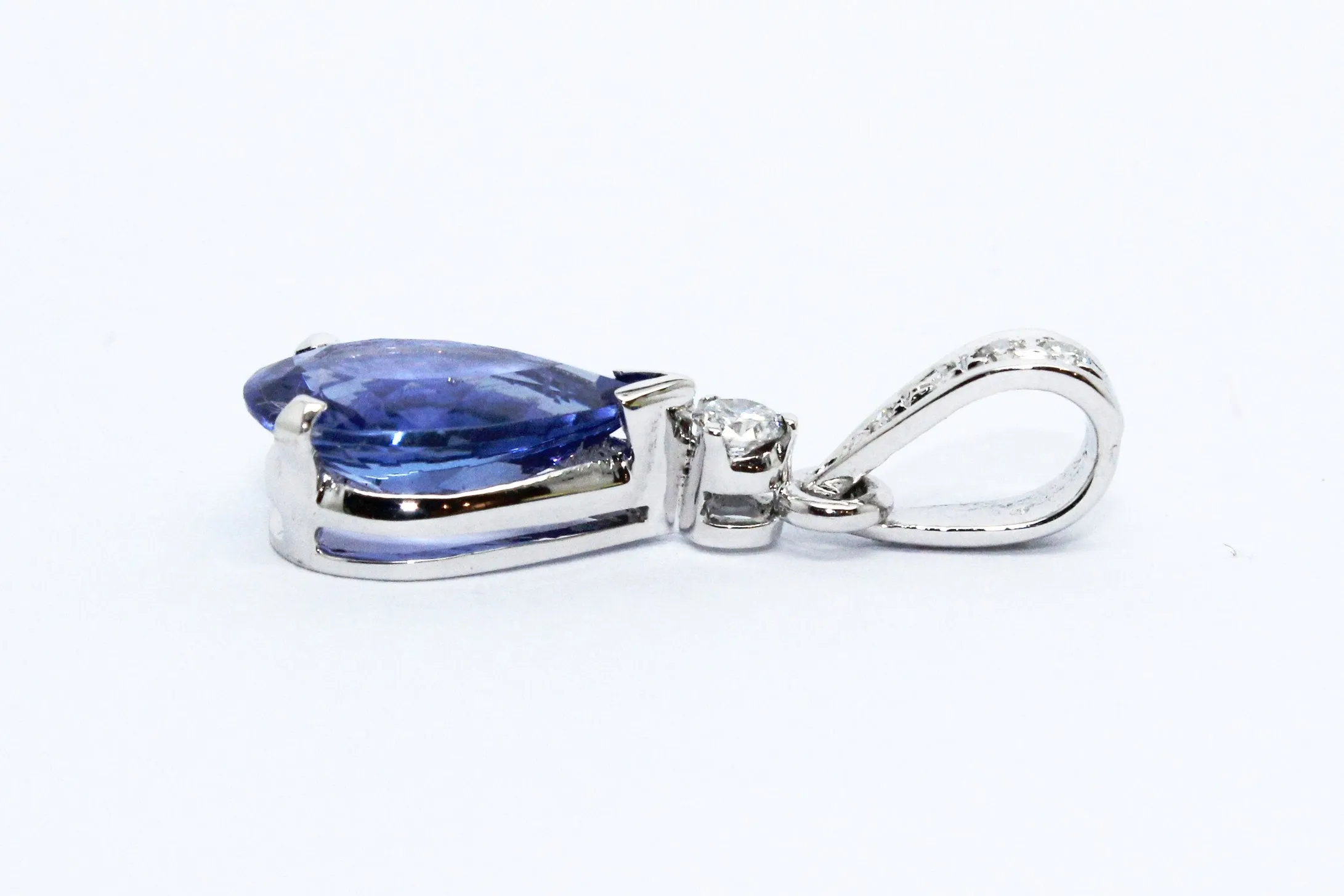 Pear-Shape Tanzanite and Diamond Pendant ad no.1652