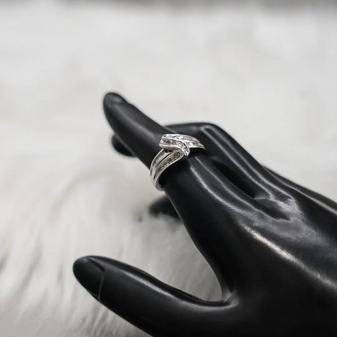Women Ring 14K White Gold With Diamonds / 5.8gr / Size 7